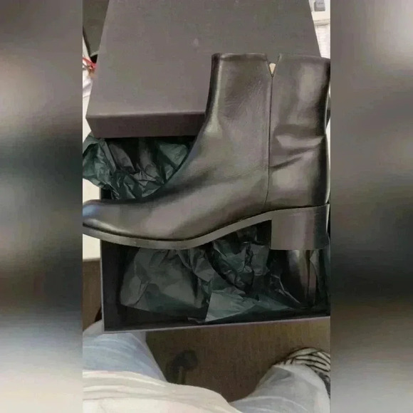 NWB Theory Black Slit Boots Gloss Calf Sz 41 (US 10) - Picture 1 of 5